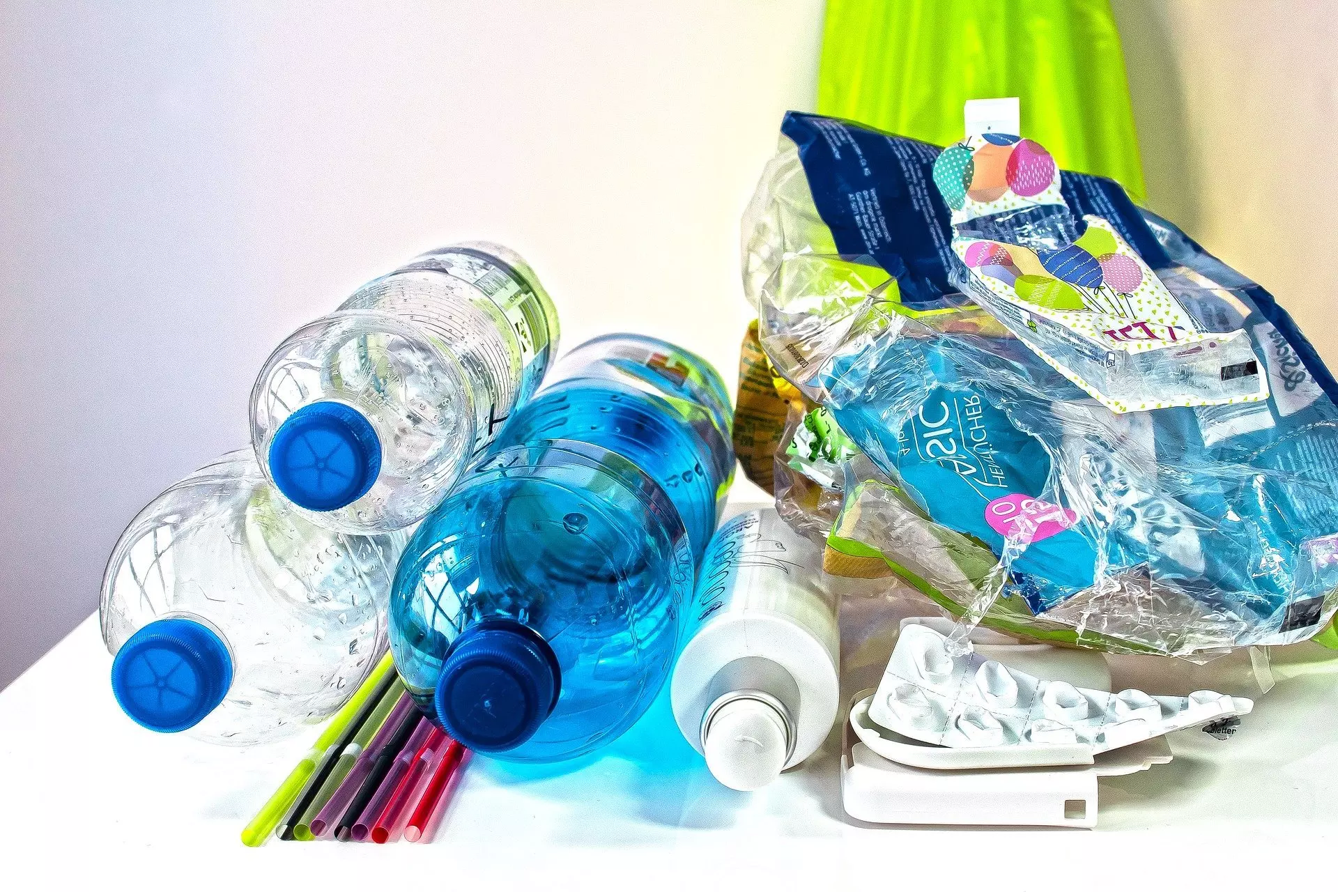 plastic waste g549935e01 1920